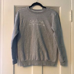 Sweatshirt with mountain design